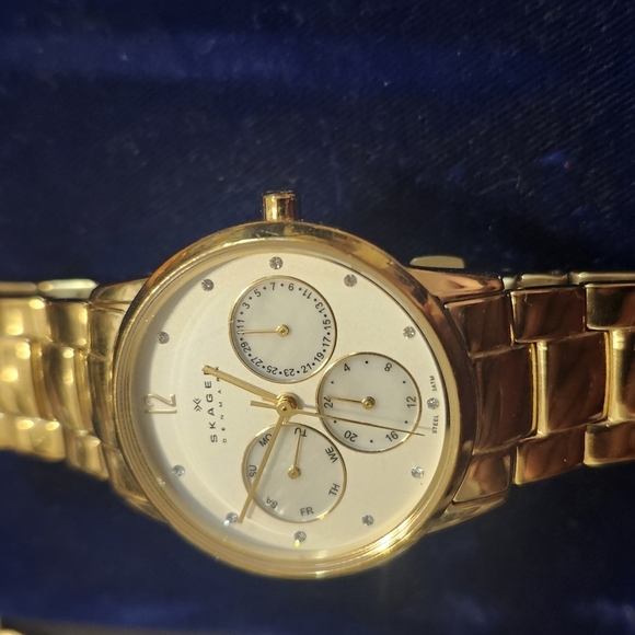 Like new Skagen iced out face chronograph womens